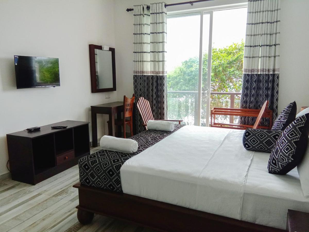 Ara Beach Resort Mirissa Buitenkant foto