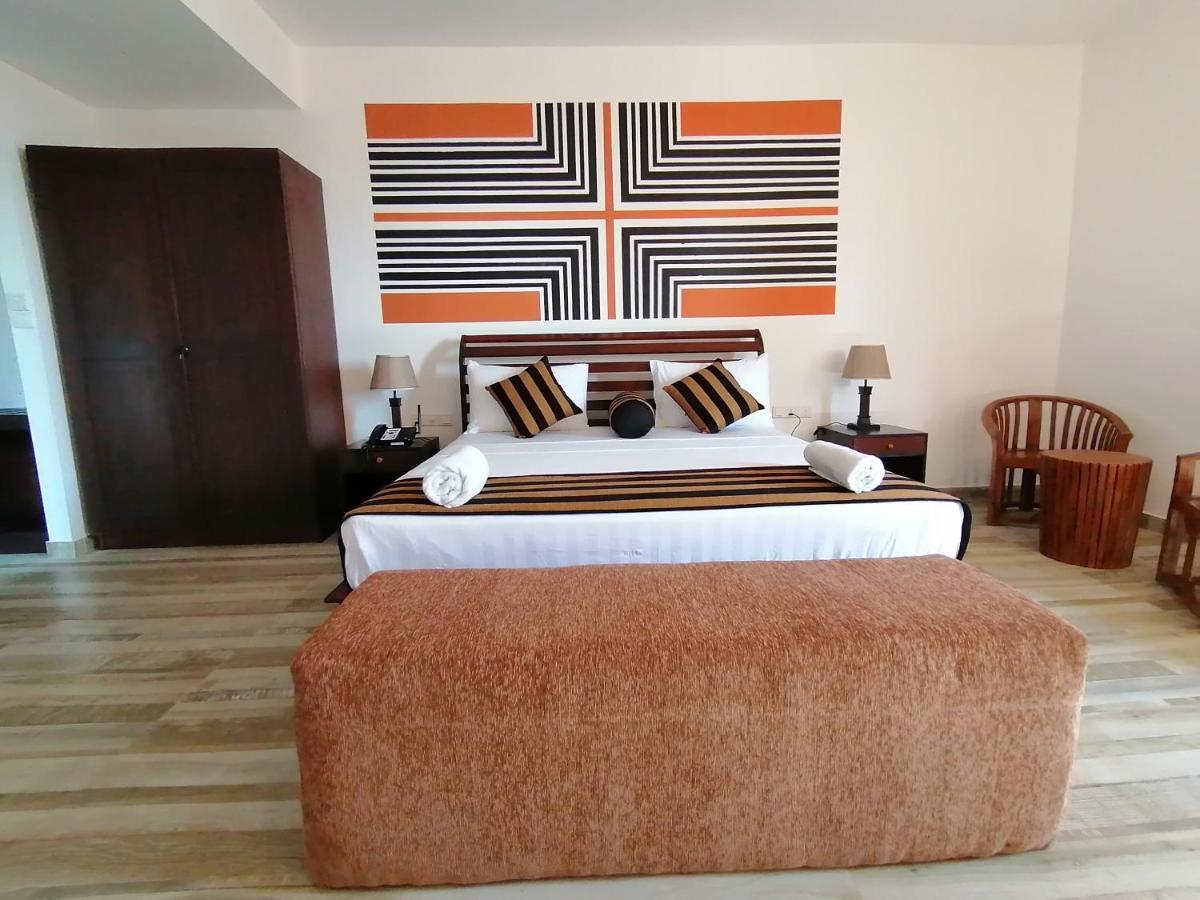 Ara Beach Resort Mirissa Buitenkant foto