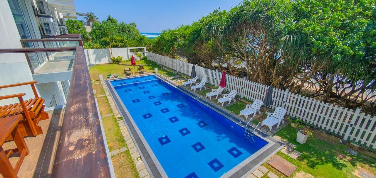 Ara Beach Resort Mirissa Buitenkant foto