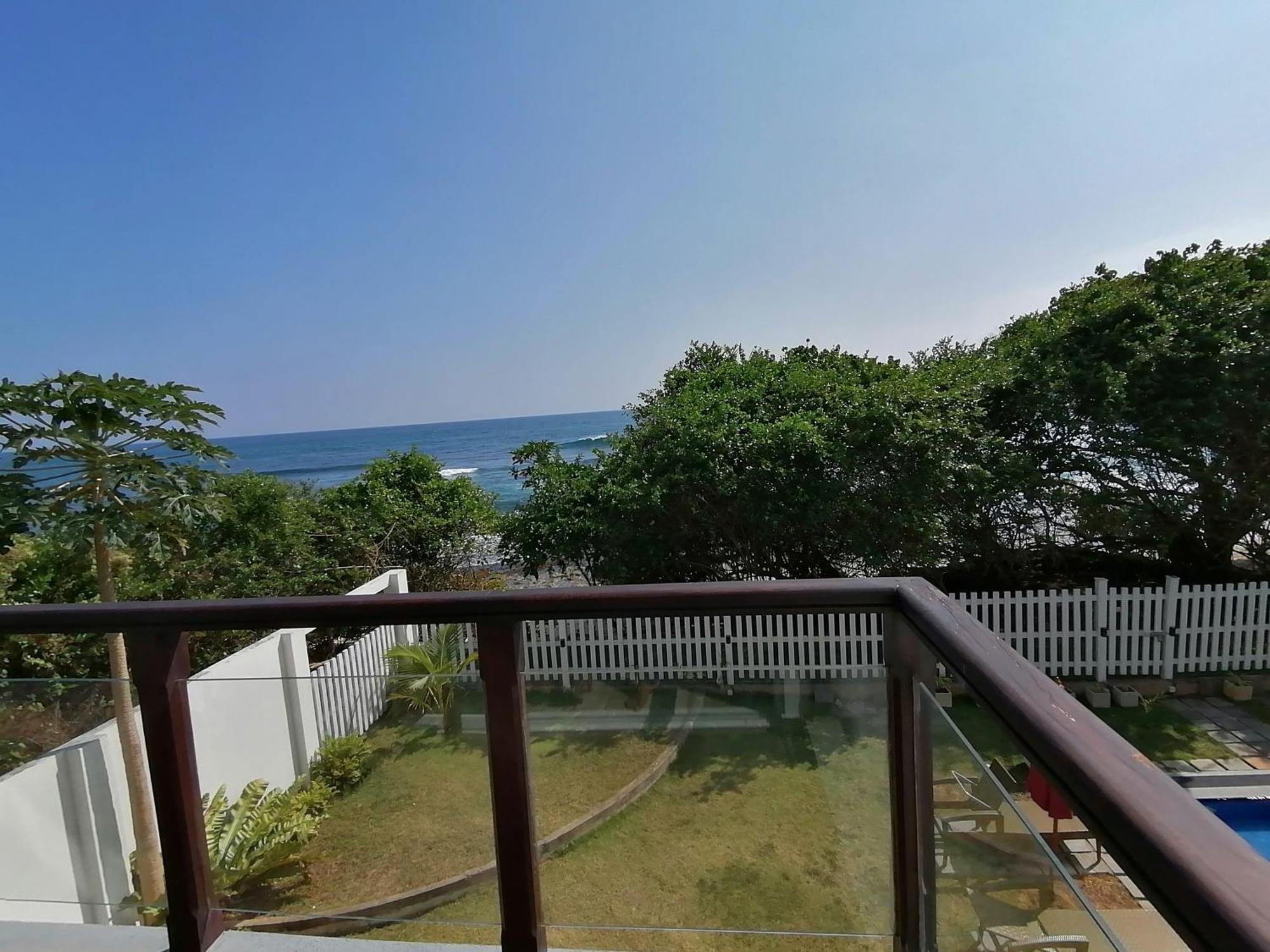 Ara Beach Resort Mirissa Buitenkant foto